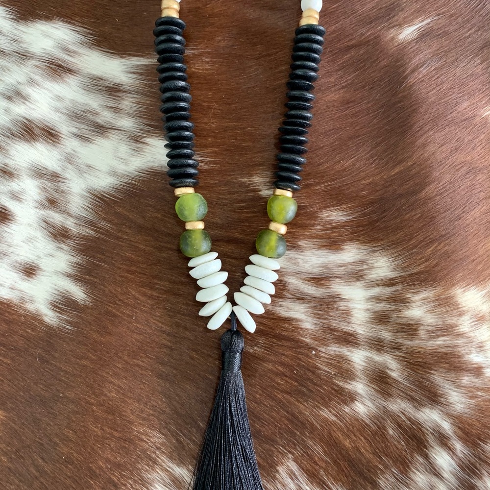 🌾 Black Tassel Necklace - Picture 2 of 5